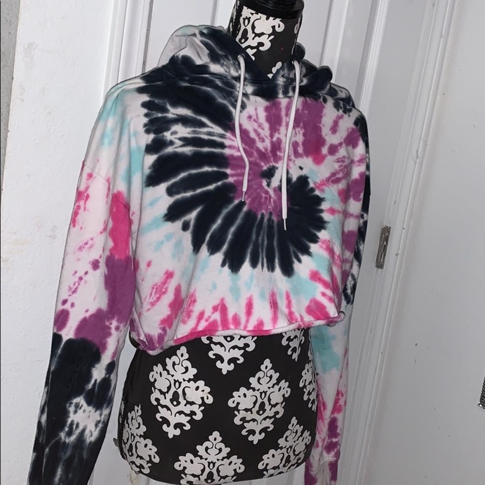 Cropped Zumiez Tie dye hoodie